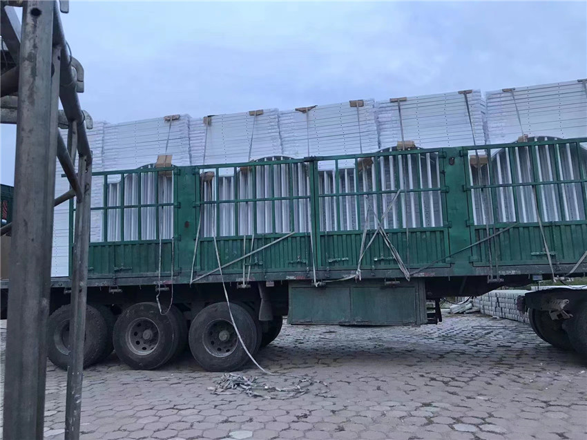 內(nèi)蒙大草原鋅鋼護欄發(fā)貨